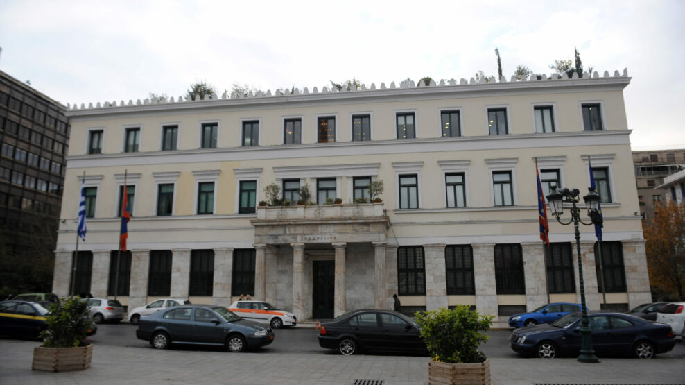 Δήμος Αθηναίων: Δωρεάν ηλεκτρικό ρεύμα για 22 χρόνια σε τρεις μονογονεϊκές οικογένειες