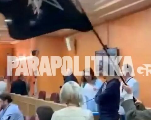 Εισβολή στο δημοτικό συμβούλιο της Αθήνας για τα προσφυγικά