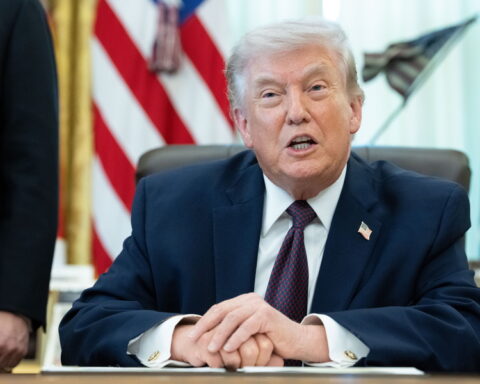 Τραμπ: Μπορούμε να ανοίξουμε τα Στενά του Ορμούζ