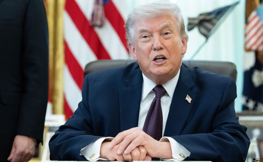 Τραμπ: Μπορούμε να ανοίξουμε τα Στενά του Ορμούζ