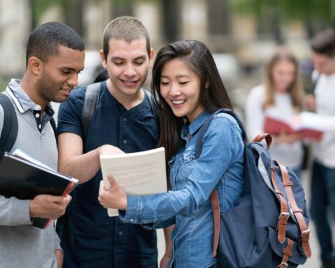 Η Βρετανία επιστρέφει στο πρόγραμμα Erasmus