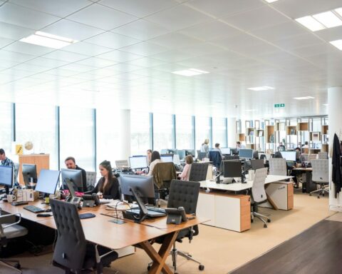 Η δεύτερη δουλειά γίνεται κανονικότητα