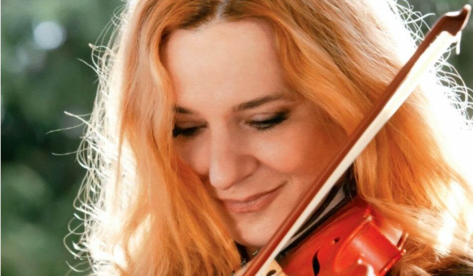 Ευανθία Ρεμπούτσικα: «Να ξαναβρούµε γιατί γράφουµε τραγούδια...»