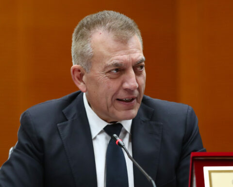 Ισχυρή σύσταση Βρούτση