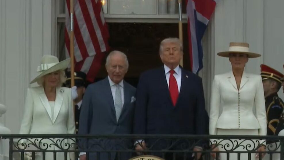 Μεγαλειώδης υποδοχή του Βασιλιά Κάρολου στον Λευκό Οίκο (Βίντεο)