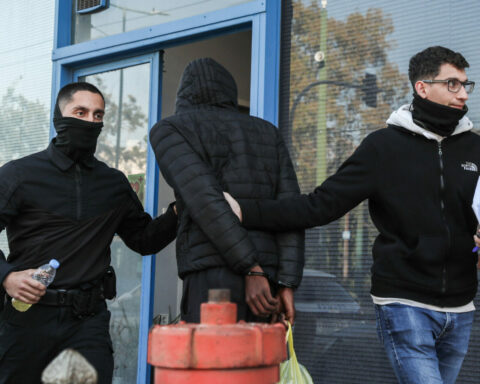 Δίωξη για δύο κακουργήματα στον 16χρονο για την παράσυρση της μαθήτριας στη Λιοσίων