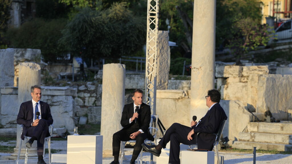 Στη Ρωμαϊκή Αγορά Μητσοτάκης και Μακρόν