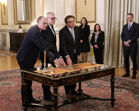 Η ορκωμοσία των νέων μελών της κυβέρνησης - Εικόνες και βίντεο