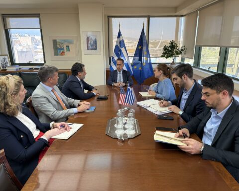 Συνάντηση Παπασταύρου