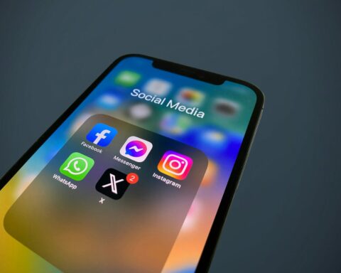 social media απαγόρευση Ελλάδα