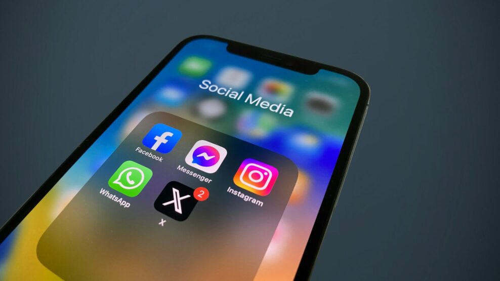 social media απαγόρευση Ελλάδα