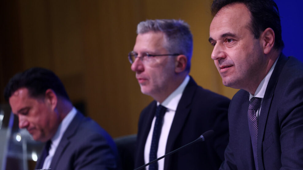 Live η συνέντευξη Τύπου για το νέο πλαίσιο πρόσβασης των ανηλίκων στα social media