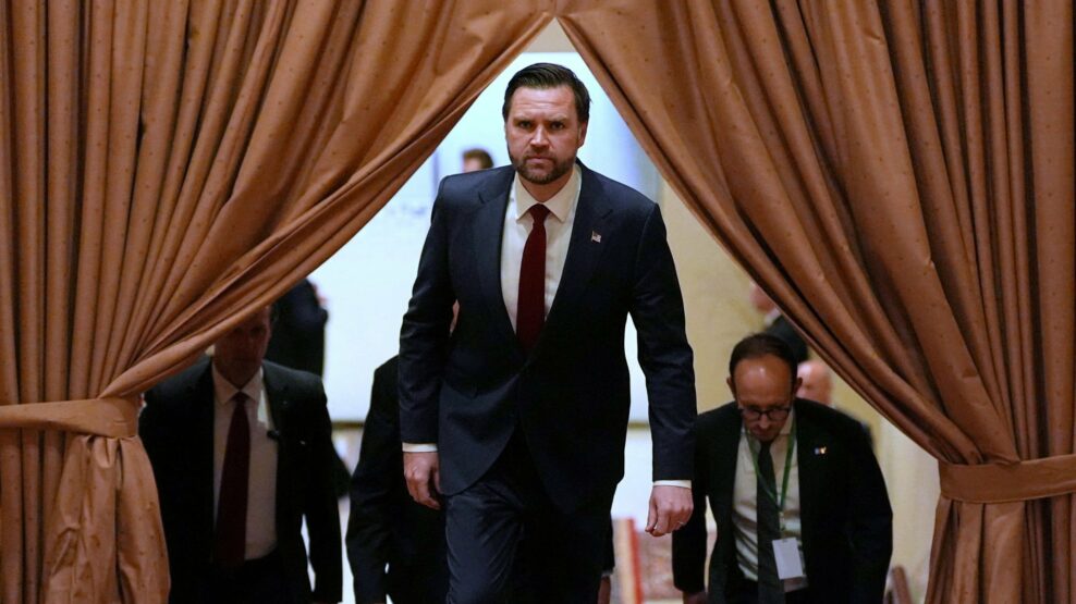 Αναβάλλεται το ταξίδι του Βανς στο Πακιστάν