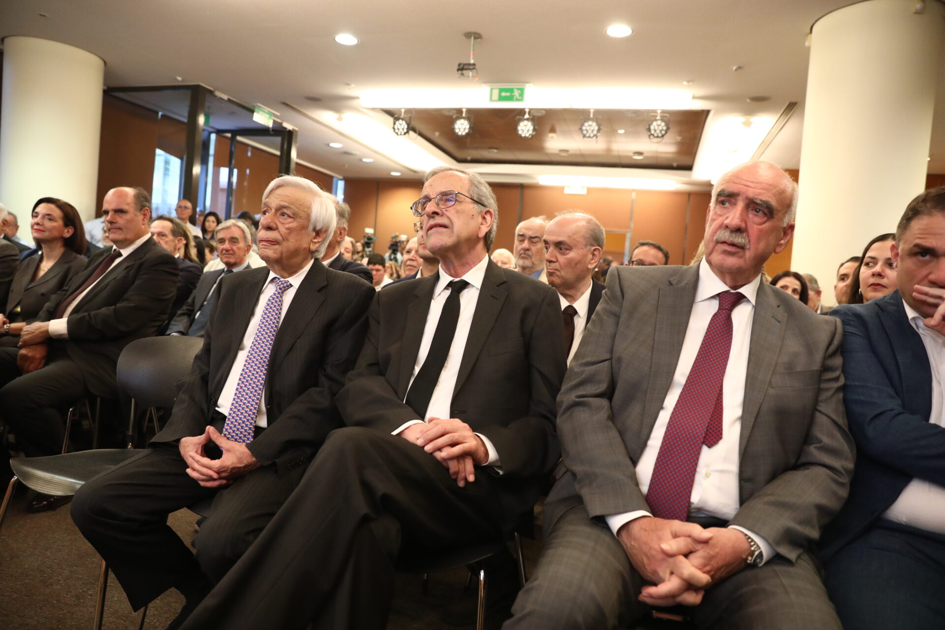 Live η ομιλία Καραμανλή στην παρουσίαση βιβλίου των Αρβανιτόπουλου - Φίλη - Ποιοι έδωσαν το «παρών»
