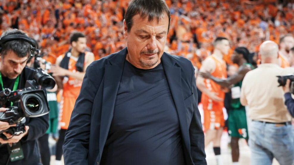 Είναι αργά για… λιθοβολισμό