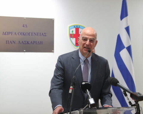 Δένδιας