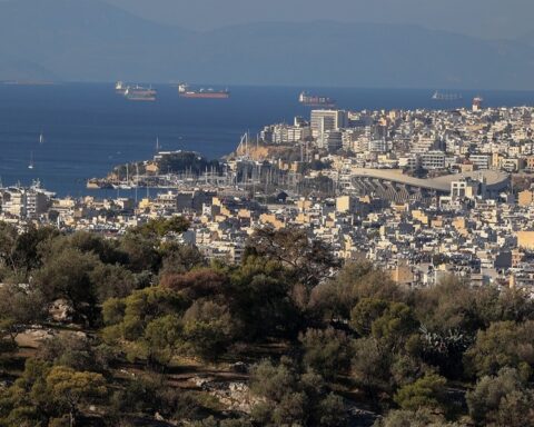 Οσμή-μυστήριο στα Νότια Προάστια - Τα σενάρια που εξετάζουν οι Αρχές