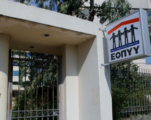 Γιατροί και φυσικοθεραπευτής εξαπατούσαν τον ΕΟΠΥΥ