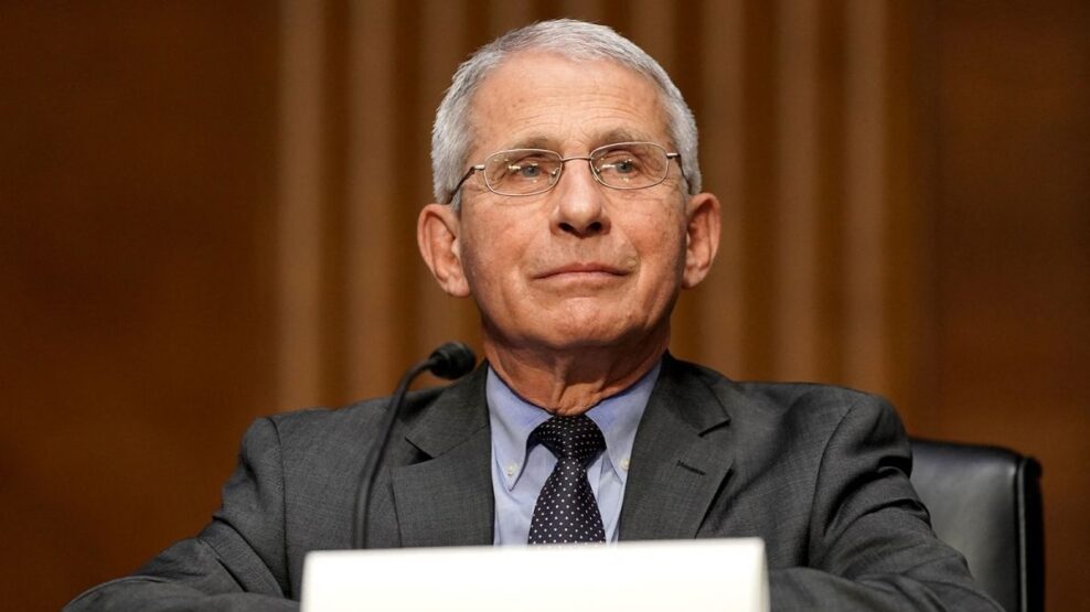 Πράκτορας της CIA κατηγορεί τον Φάουτσι για παρέμβαση σε απόρρητη έρευνα για την προέλευση του COVID-19