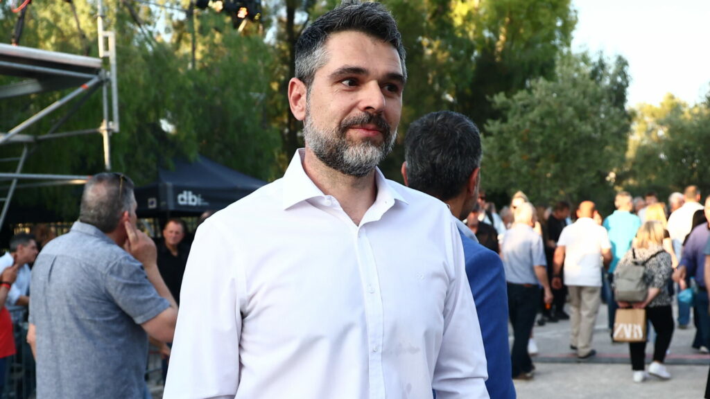 Ποιοι δίνουν το