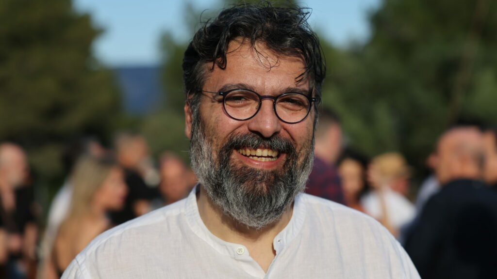 Ποιοι δίνουν το