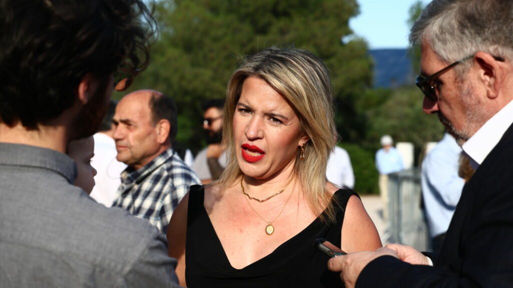 Ποιοι δίνουν το