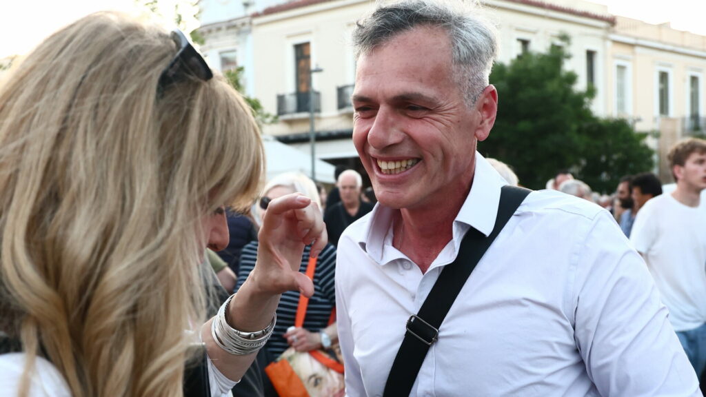 Ποιοι δίνουν το