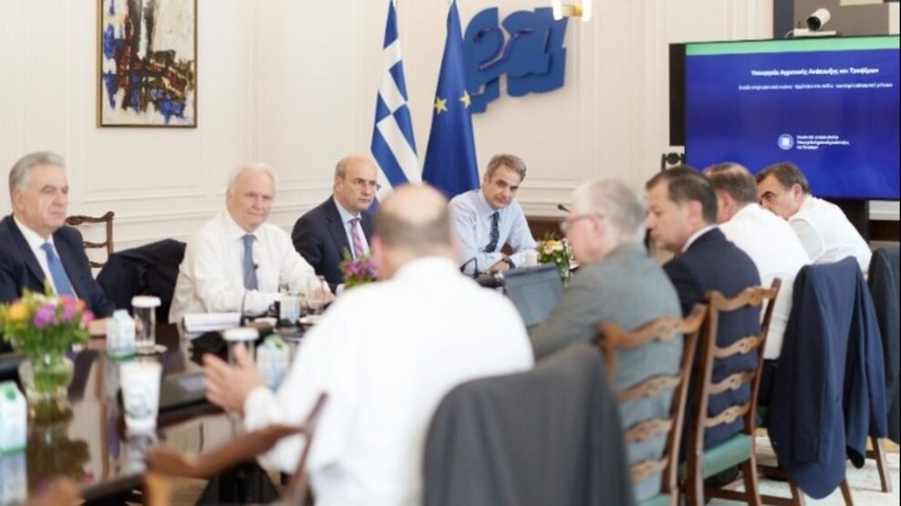 Σύσκεψη στο Μαξίμου για αγροτικές ενισχύσεις και ζωονόσους