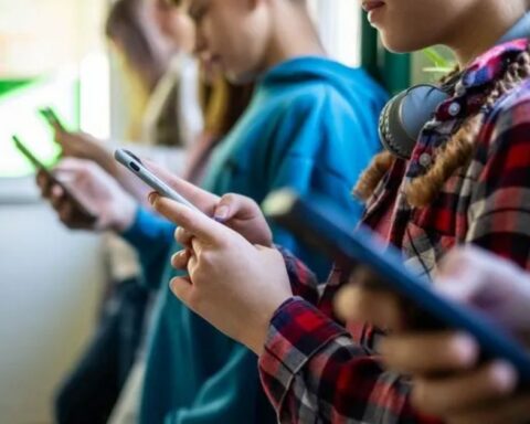 Απαγόρευση των social media σε ανήλικους