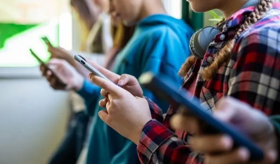 Απαγόρευση των social media σε ανήλικους