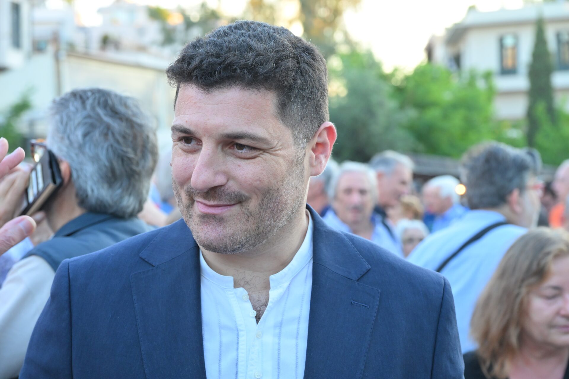 Ποιοι δίνουν το