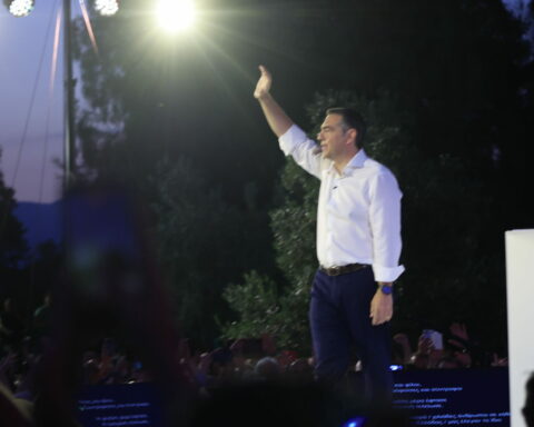 Ο Τσίπρας παρουσιάζει το νέο του κόμμα στο Θησείο - Δείτε Live