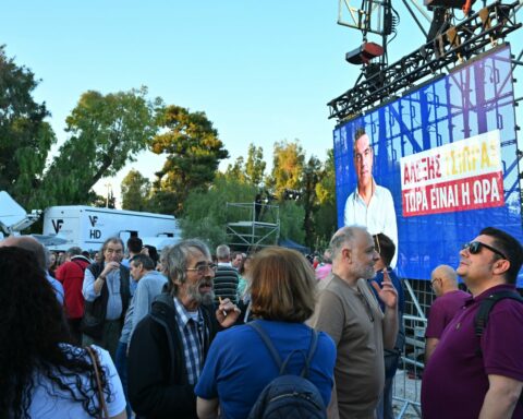 Ο Τσίπρας παρουσιάζει το νέο του κόμμα στο Θησείο - Δείτε Live