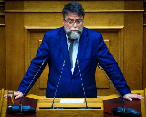 Βασίλης Οικονόμου