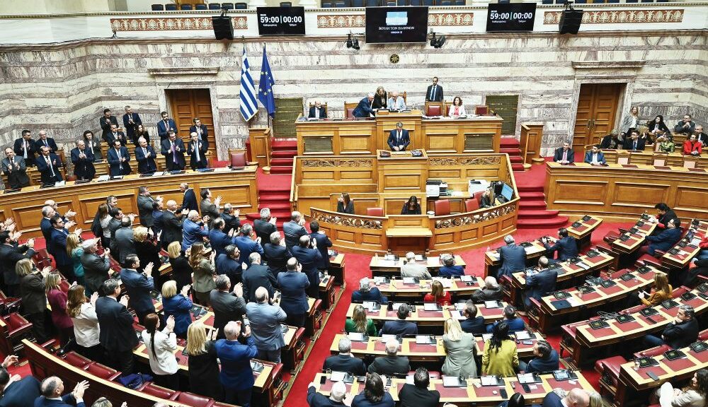 Ο πολιτικός-παιδί του λαού ένα ξεπερασμένο μελό