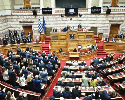 Ο πολιτικός-παιδί του λαού ένα ξεπερασμένο μελό
