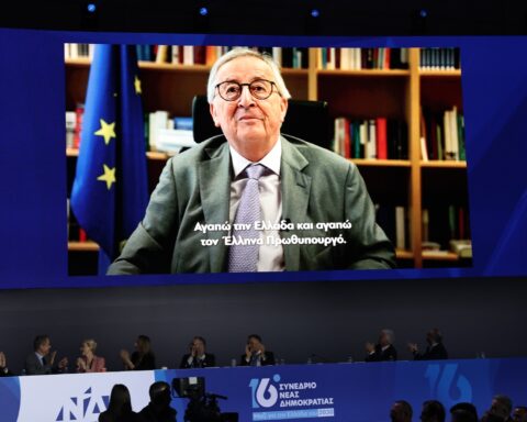 Γιούνκερ σε Μητσοτάκη