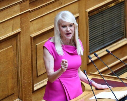 Θεοδώρα Τζάκρη