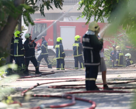 Φωτιά σε εργοστάσιο στο Αιγάλεω