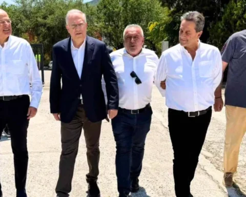 Δένδιας