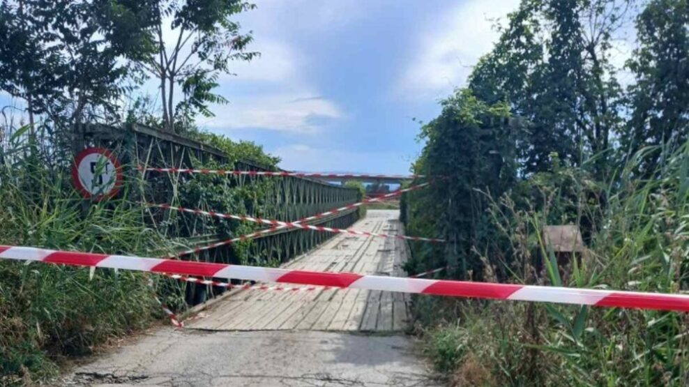 Κλειστή η γέφυρα στον Λουδία για έλεγχο στατικότητας - Πήρε κλίση έπειτα από διέλευση φορτηγού