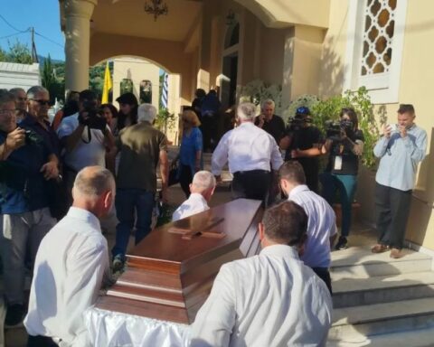 Σε κλίμα οδύνης η κηδεία της 39χρονης