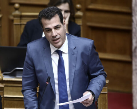 Πλεύρης