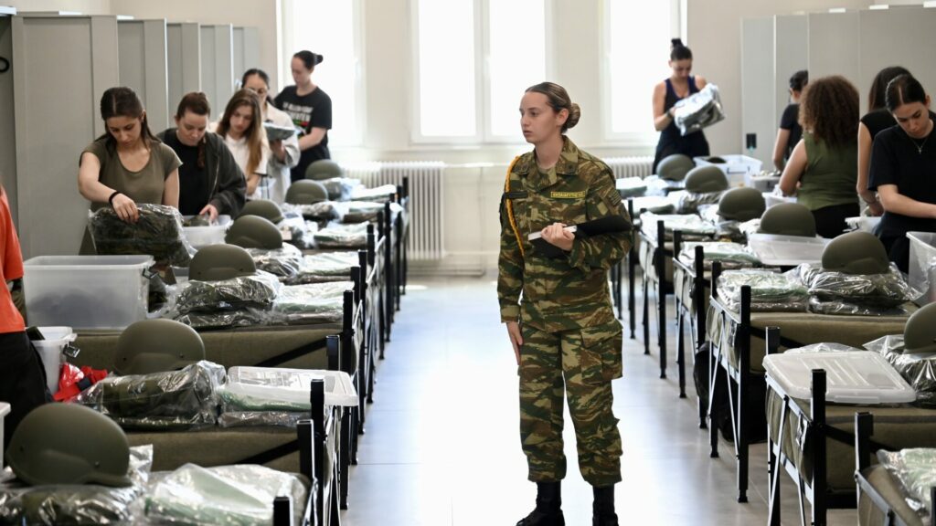 Λαμία: Παρουσιάστηκαν οι πρώτες 72 εθελόντριες στον Στρατό (Εικόνες&Βίντεο)