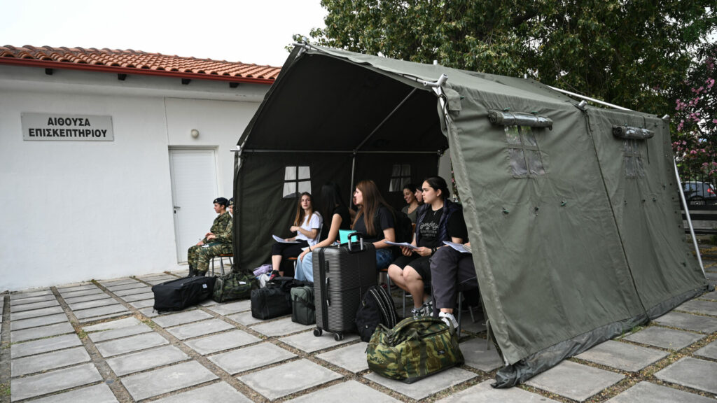 Λαμία: Παρουσιάστηκαν οι πρώτες 72 εθελόντριες στον Στρατό (Εικόνες&Βίντεο)
