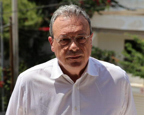 Φάμελλος για Τσίπρα