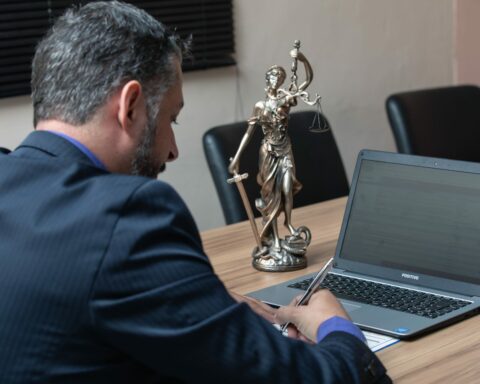 Βρετανία: ΑΙ δικηγόρος