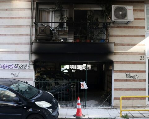 Πέθανε η μητέρα