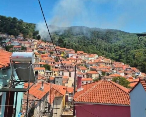 Φωτιά στην Αγιάσο της Λέσβου