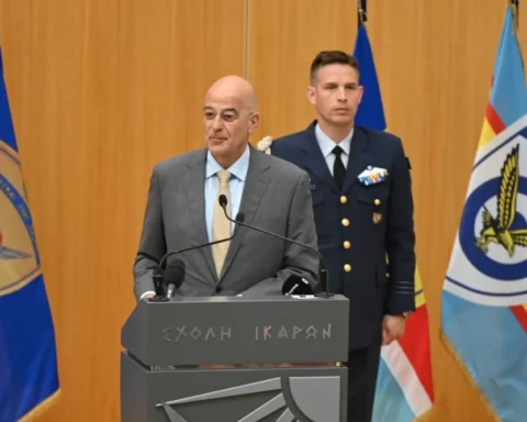 Δένδιας:
